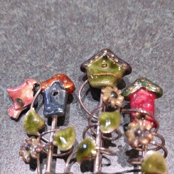 Vintage Gold Tone Birdhouse and Flower Brooch - Picture 4 of 6